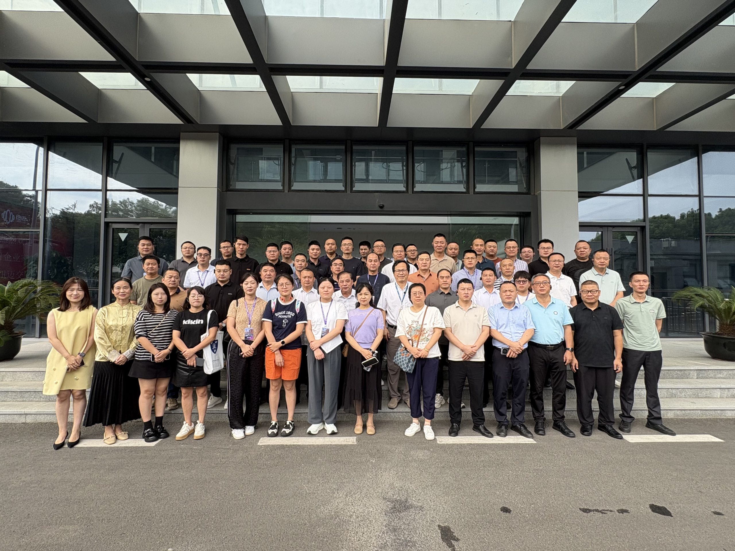 专精特新企业家代表团走进Bsports.必一（中国）体育